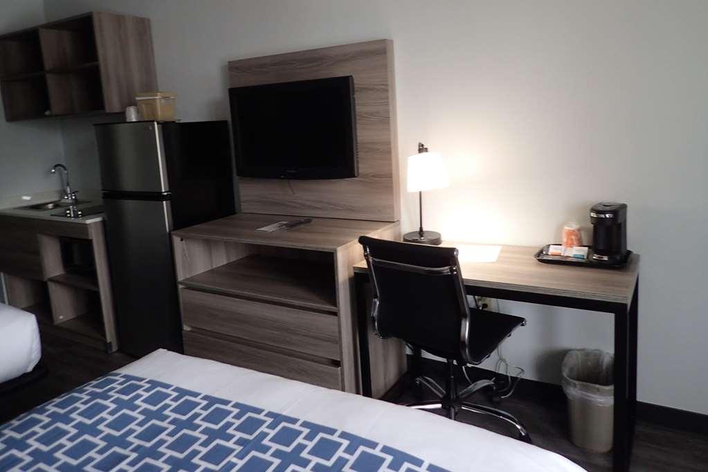Suburban Studios Tysons Corner Vienna Room photo