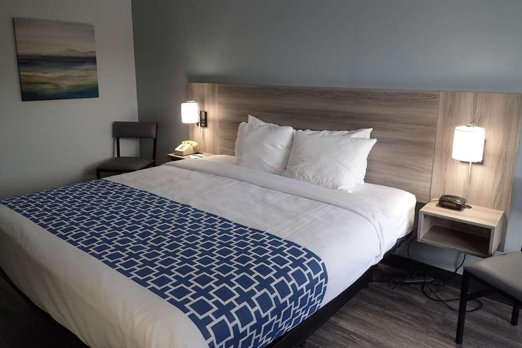 Suburban Studios Tysons Corner Vienna Room photo
