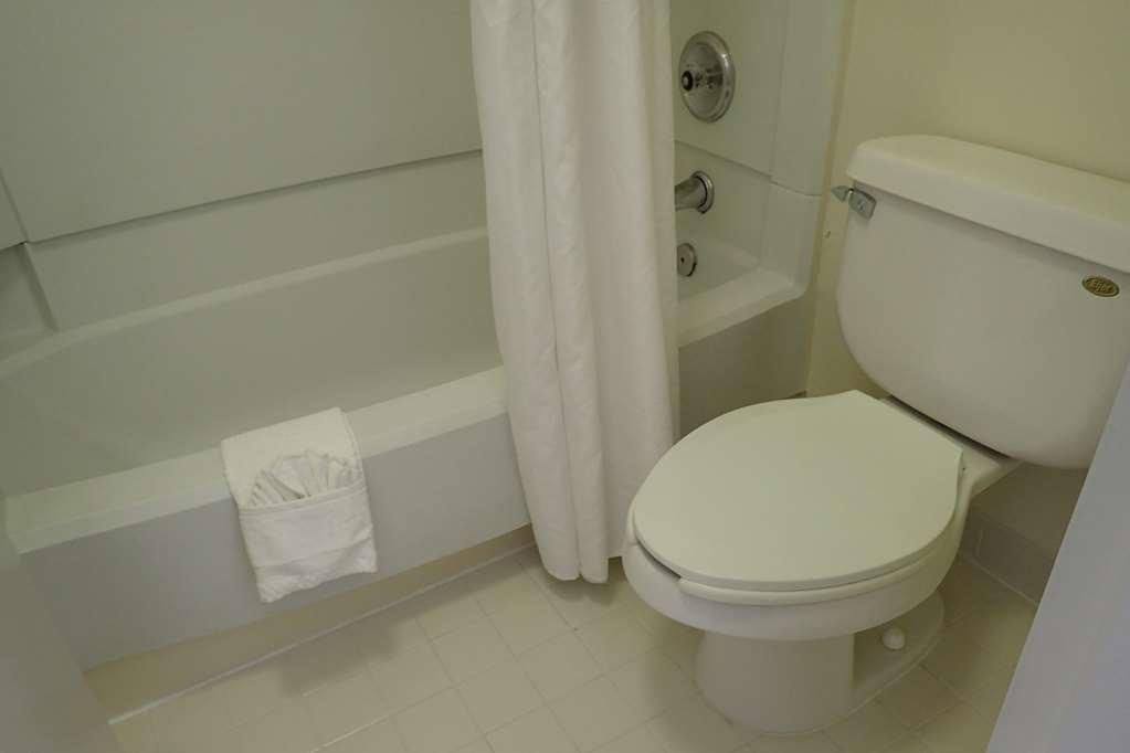 Suburban Studios Tysons Corner Vienna Room photo