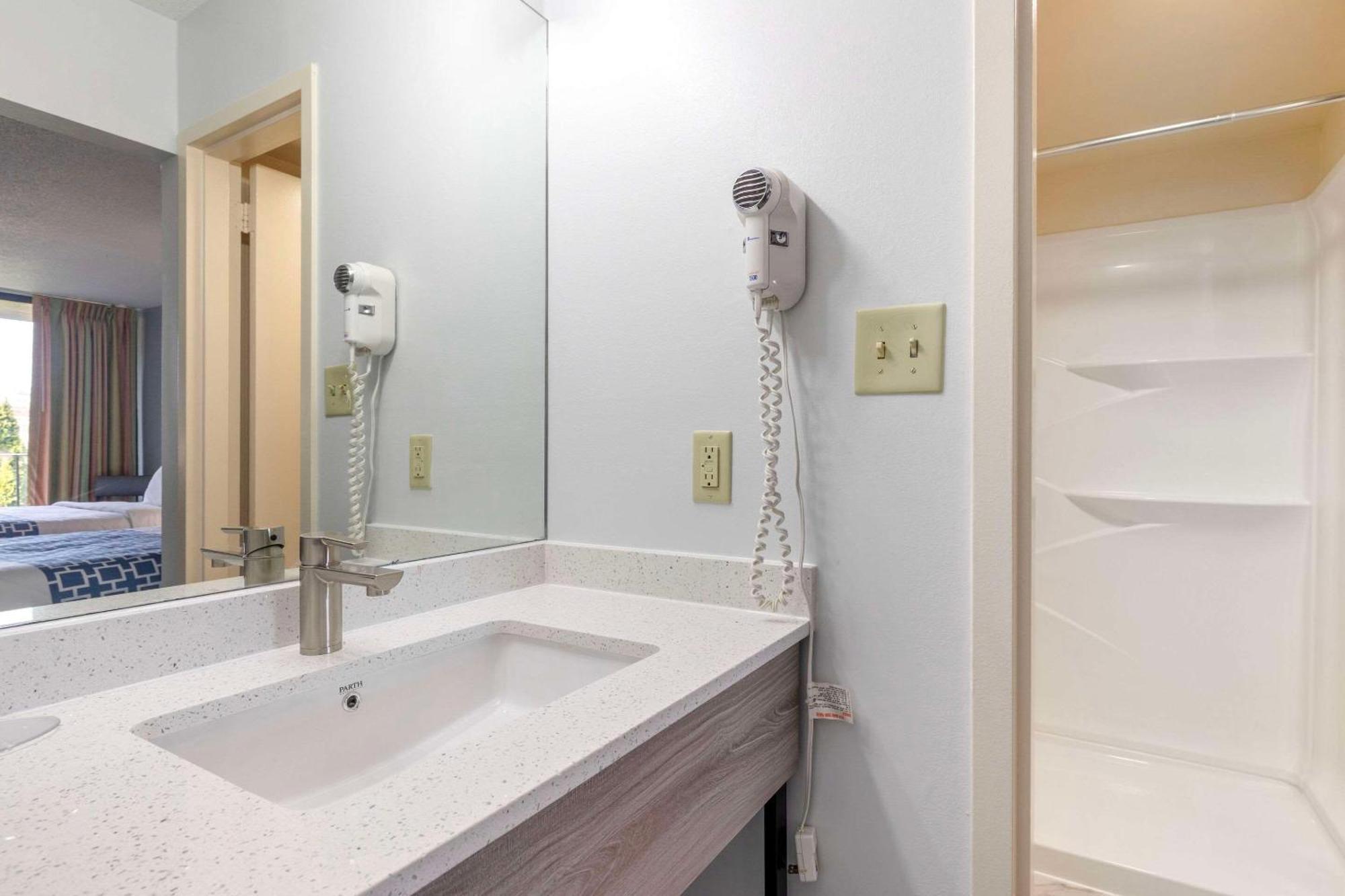 Suburban Studios Tysons Corner Vienna Exterior photo