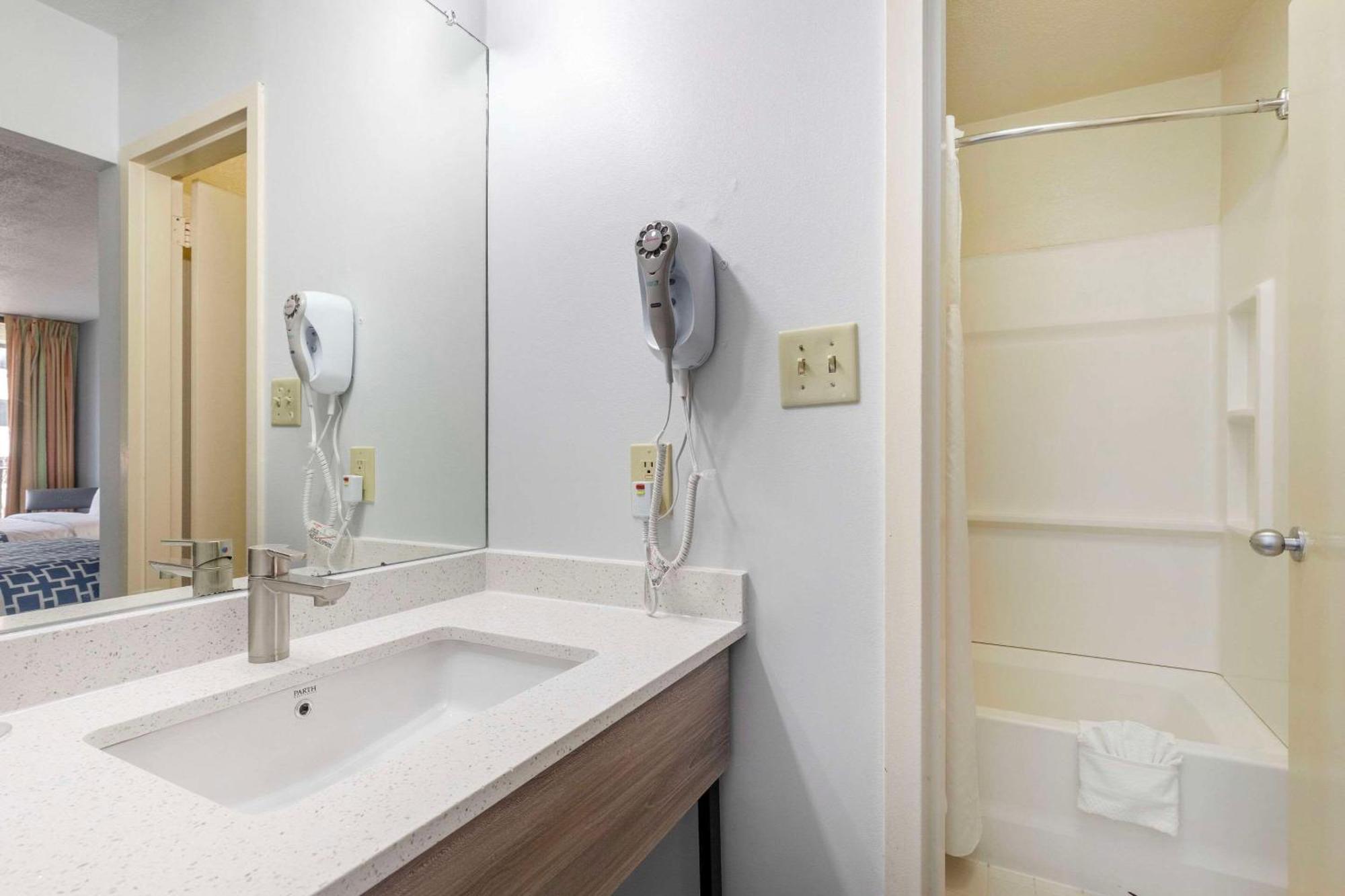 Suburban Studios Tysons Corner Vienna Exterior photo