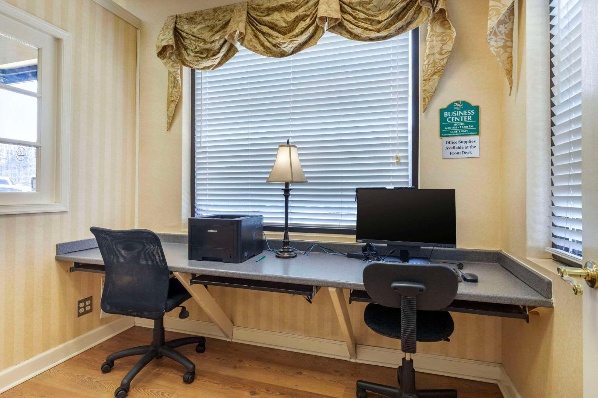 Suburban Studios Tysons Corner Vienna Exterior photo