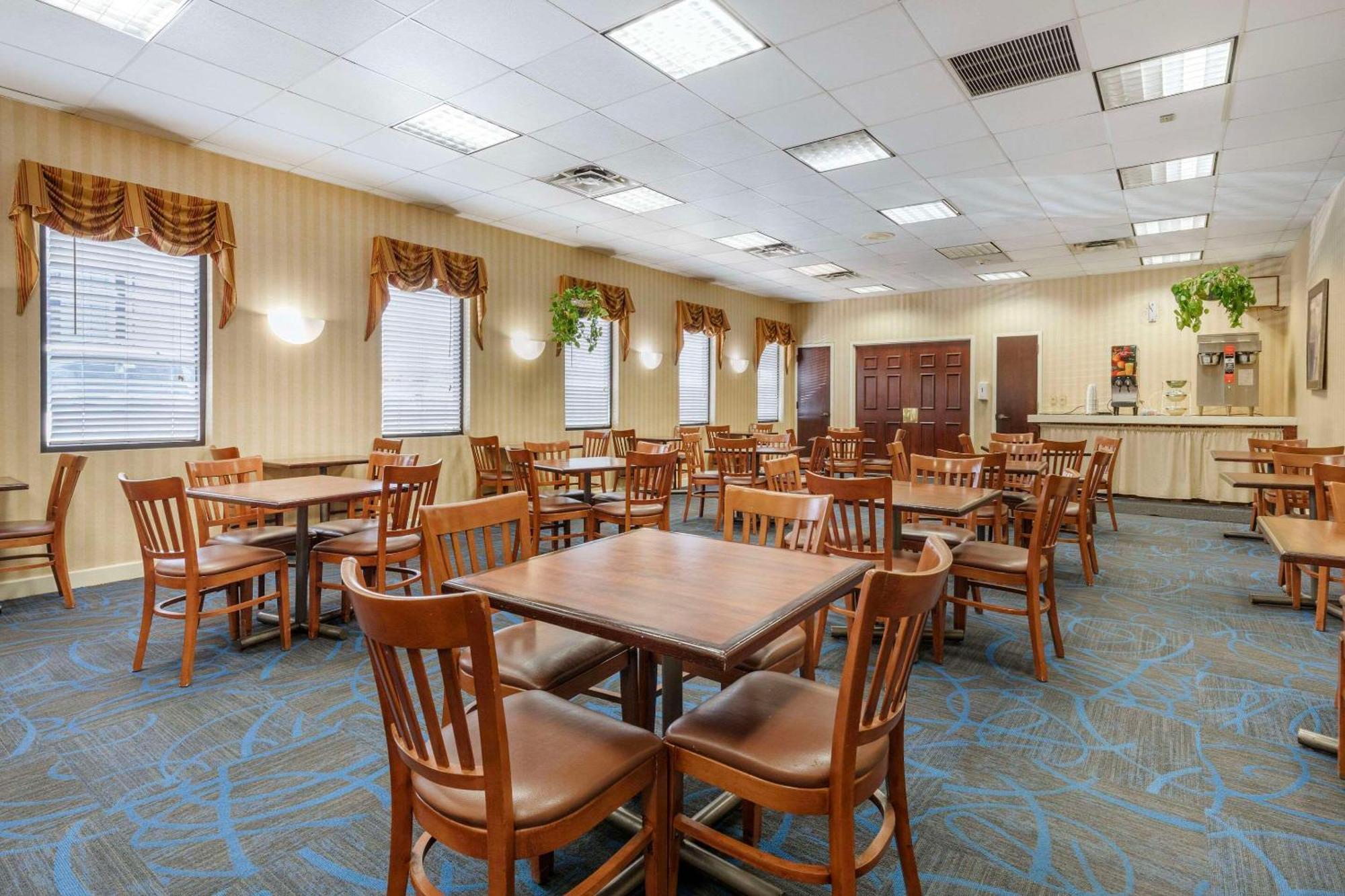 Suburban Studios Tysons Corner Vienna Exterior photo